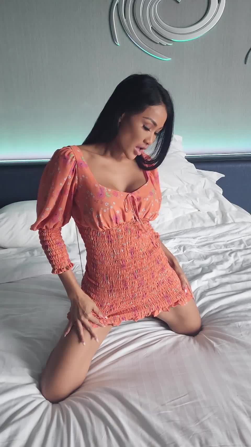Giving you a naughty drop : video clip