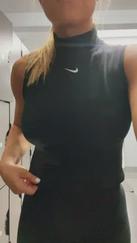 A sneak peek into the girl’s locker room [gif] : video clip