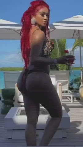 Saweetie thick af : video clip