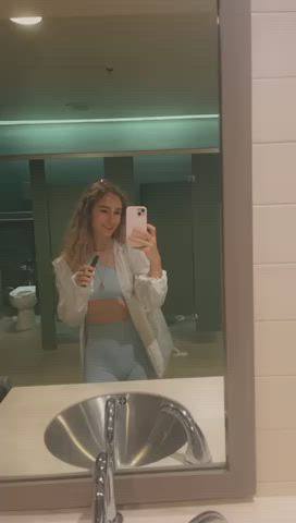 I love smoking before a movie…it gets me really horny ;) [GIF] : video clip