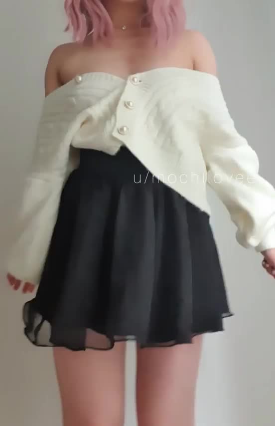 I don't wear any underwear under my skirt. What is the probability for breeding on our first date? : video clip