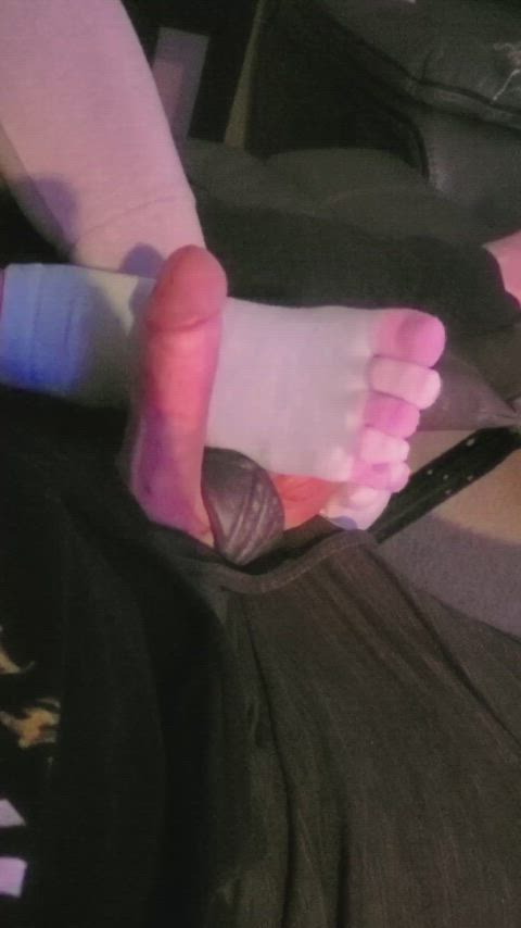 He likes the extra "grip" from my toe socks : video clip
