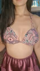 My boobs didn't stick to the plan and they droped out of my bra sooner : video clip
