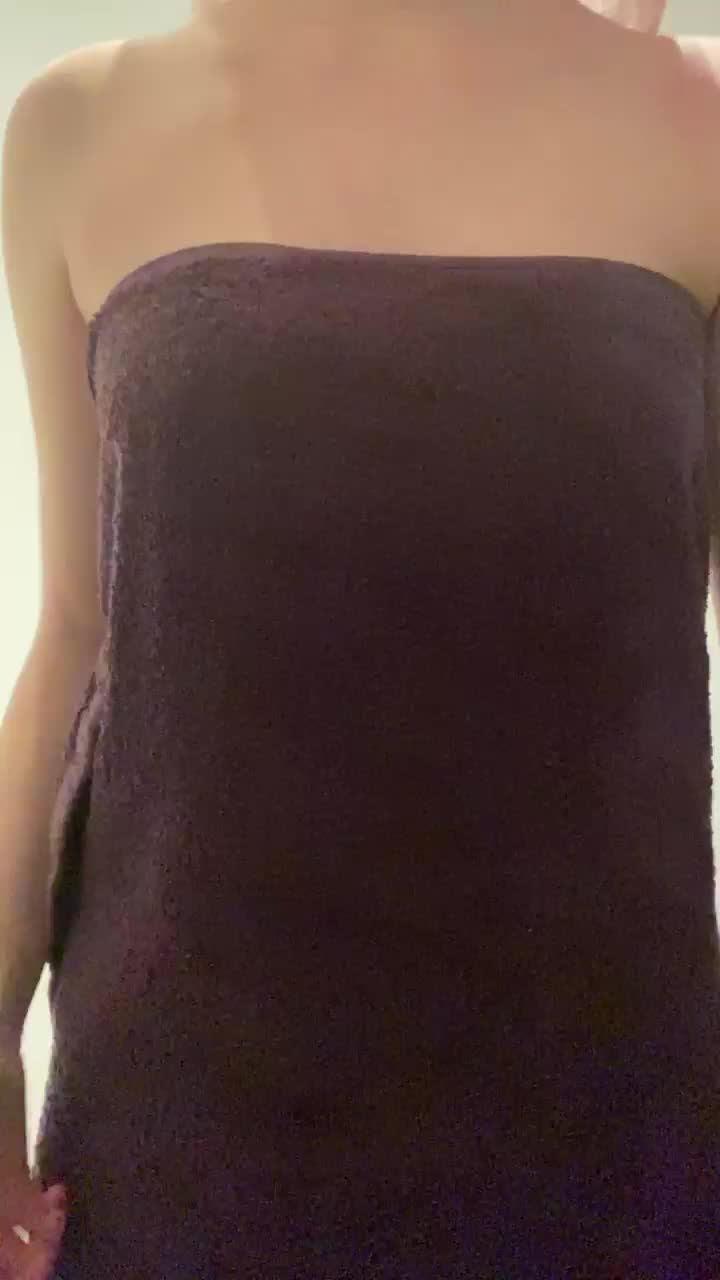 Oops my towel dropped : video clip