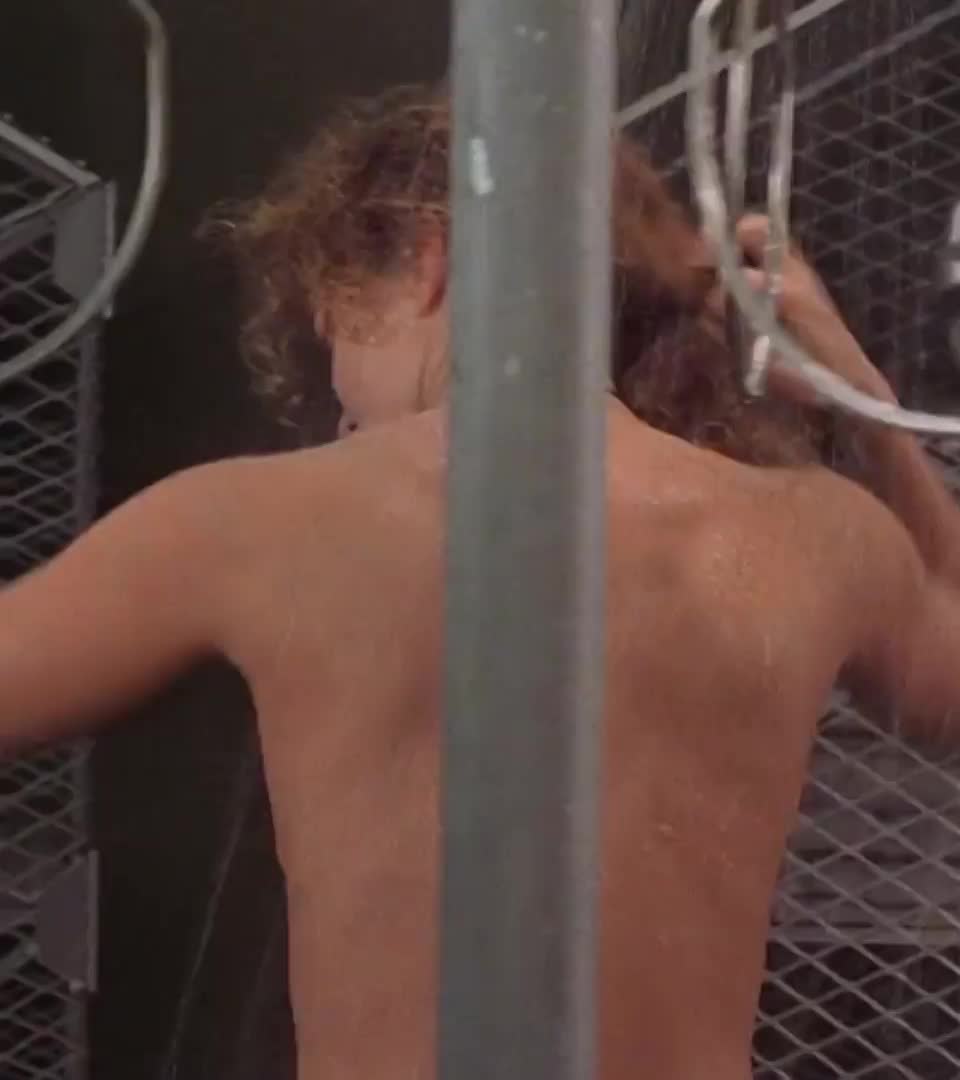 Dina Meyer [Starship Troopers] : video clip