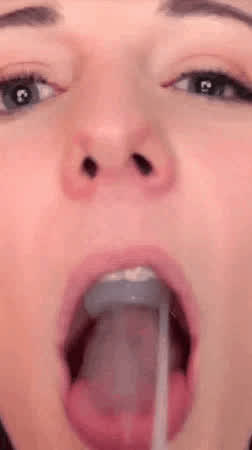 Cum at the back of her throat : video clip