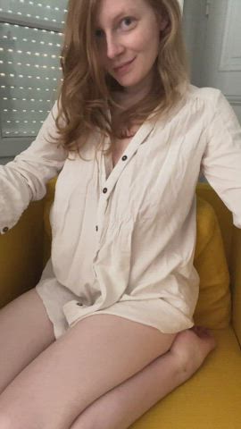 A 5'2 redhead appears! : video clip