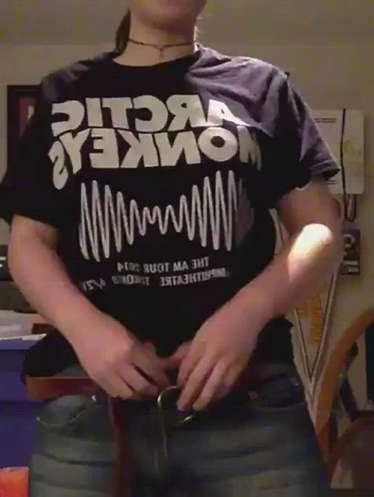Looking for source on the girl and/or more of her : video clip