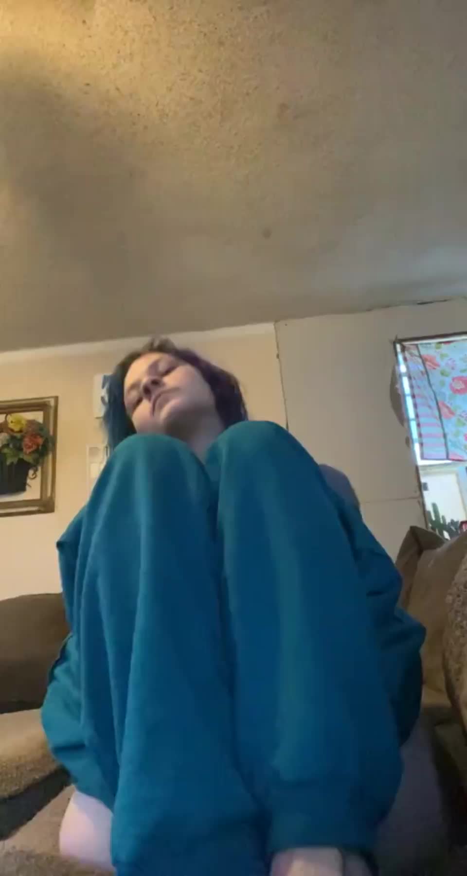 make my pale pussy swollen : video clip