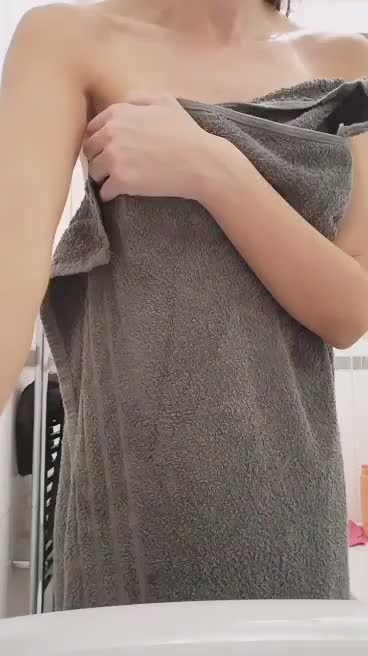 Hourglass figure on a 5’2 frame 😘 : video clip