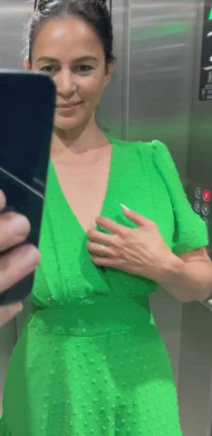 Showing my boobs in the elevator at home [GIF] : video clip