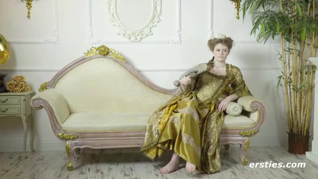 The Queen And Her Harem. : video clip