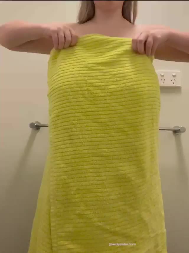 Wanna have a quick fuck? : video clip