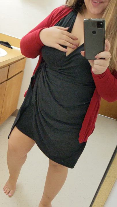 Do my tits make you wanna screw me? : video clip