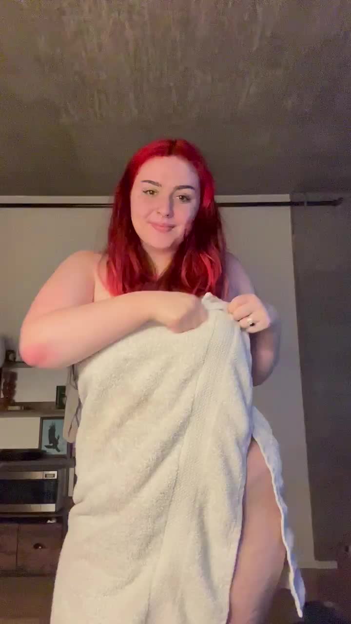 Are you a tits or ass kinda man : video clip