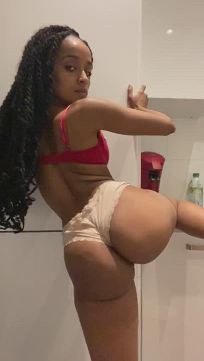 Can I twerk on your dick? : video clip