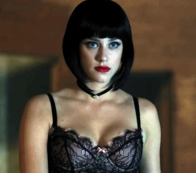 Birthday Babe: Lili Reinhart in Riverdale [S1E3-2017] : video clip