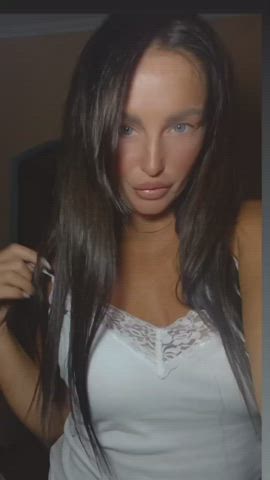 Cute tits and hot mouth want to play with your lolipop 🍭 : video clip