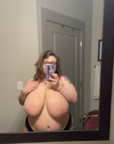do you like my huge boobs 🙃 : video clip