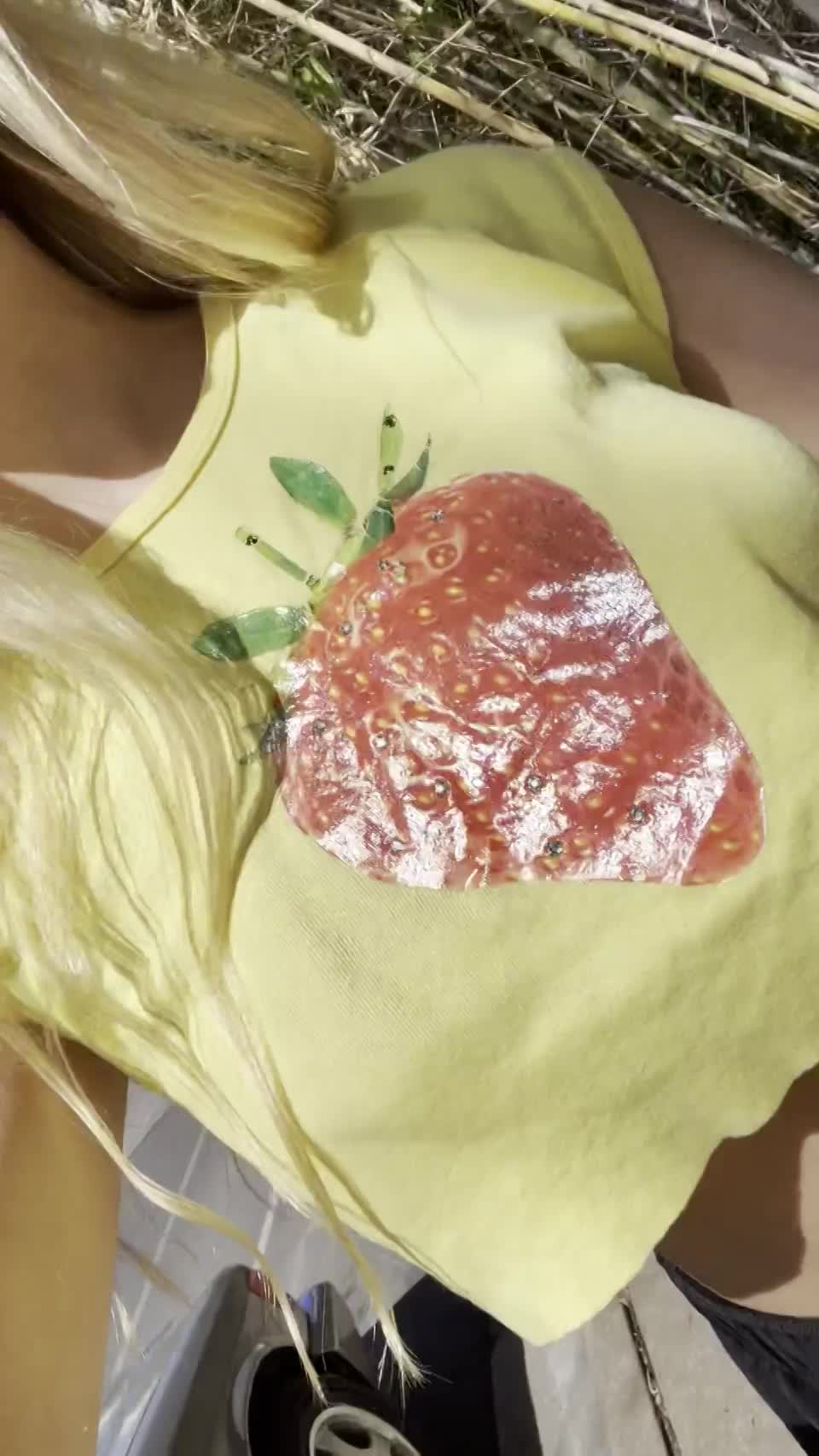 I bet you love bouncy surprises : video clip