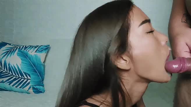 All around my mouth please : video clip