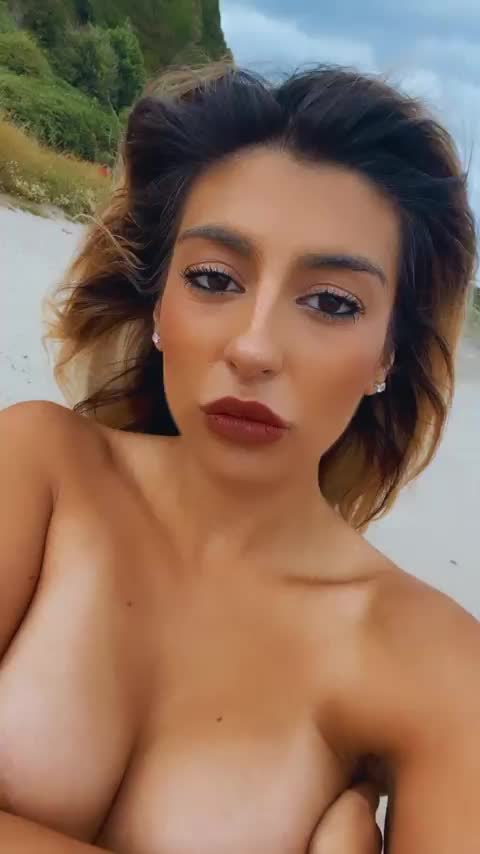 Jiggle jiggle shake it baby : video clip
