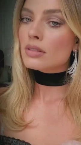 How good do you think Margot Robbie’s throat feels around your dick? : video clip
