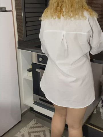He fucked me in kitchen before dinner 😛 : video clip