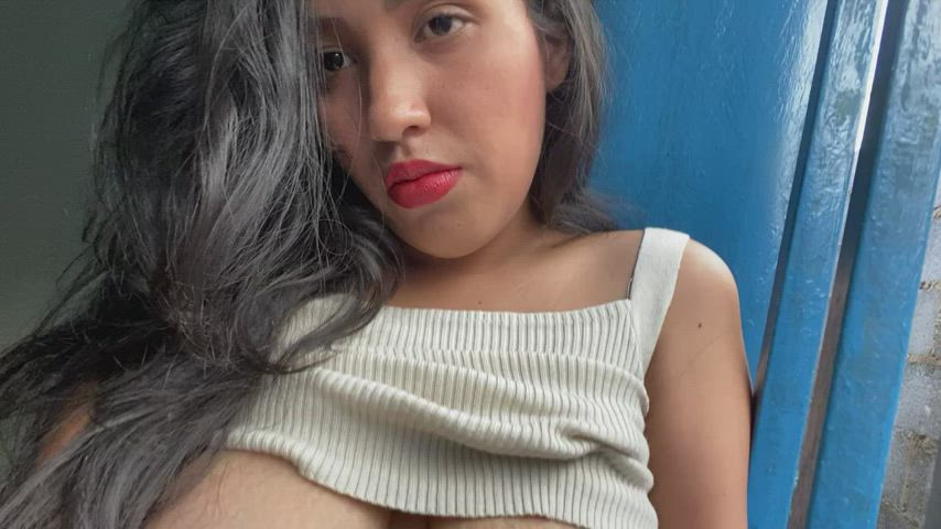 I want to play with my boobs for a while : video clip