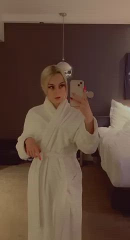 I slipped you my hotel key at dinner : video clip
