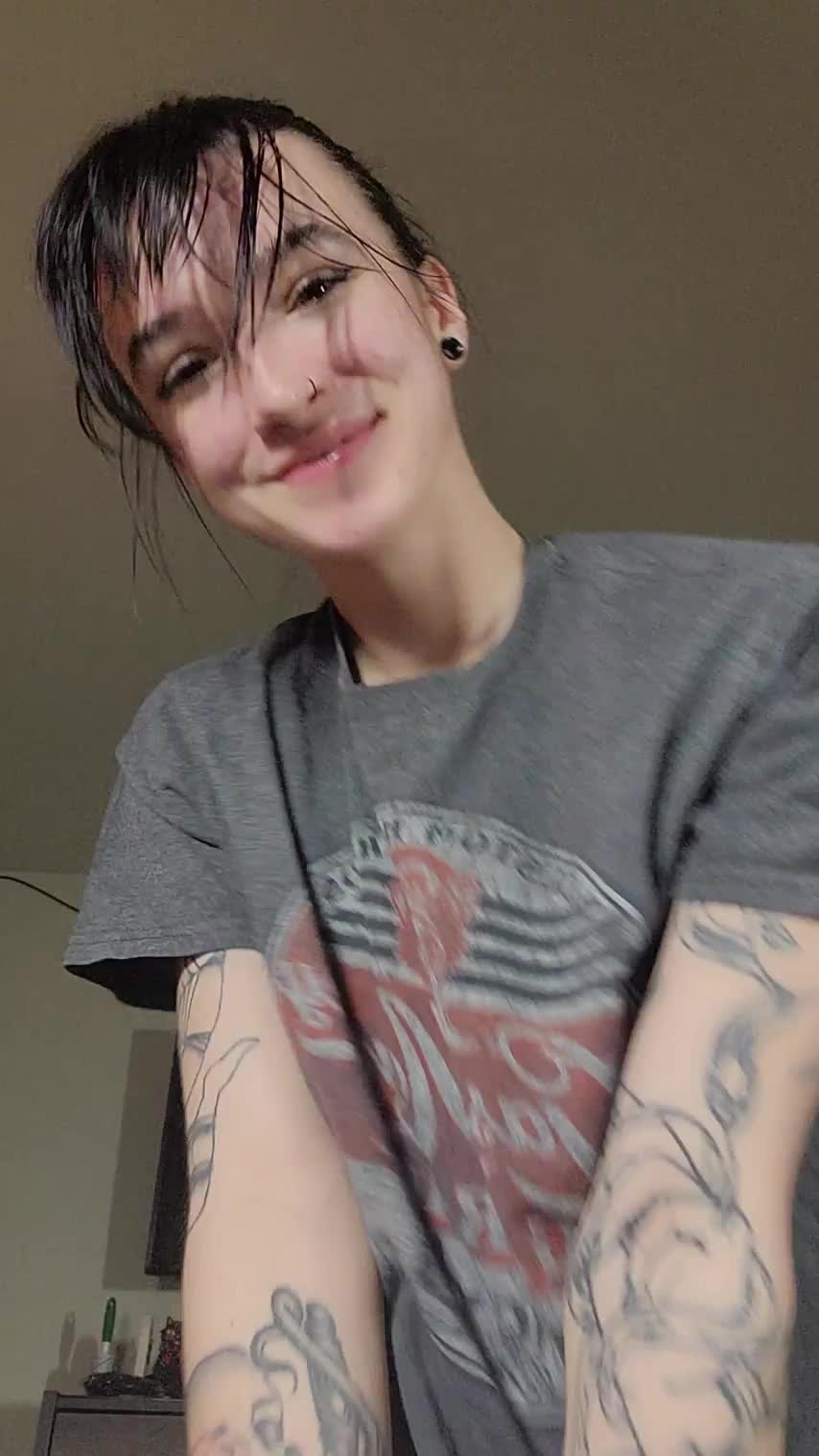 I've been waiting all day to have my ass ate : video clip