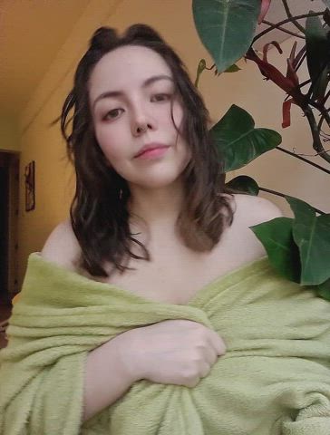 have a titty bounce, it's a gift : video clip