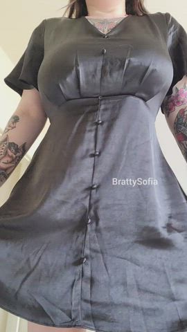 We're on our first date and I show you what's under my dress, would you smash? : video clip
