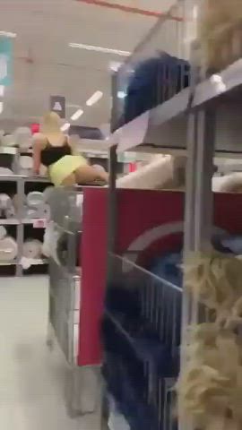Spreading on The Shelves as People Pass By [gif] : video clip