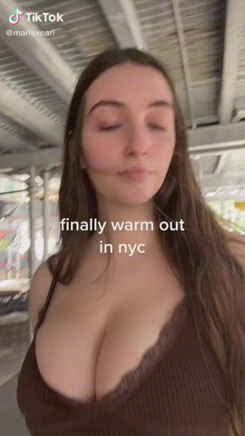 Walking in nyc : video clip