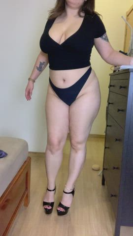 Do thick MILFs turn you on? : video clip
