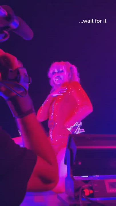 Miley being Miley 💦 : video clip