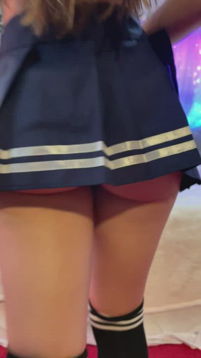 Wanna see what a teen schoolgirl tastes like? 😋 : video clip