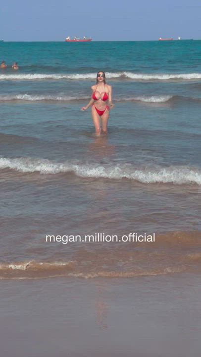 Baywatch boobbounce babe 💋 : video clip
