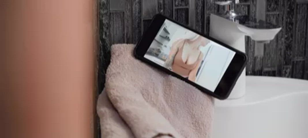 Isabelle Deltore - Balls Deep in the Milfs Bubble Bath : video clip