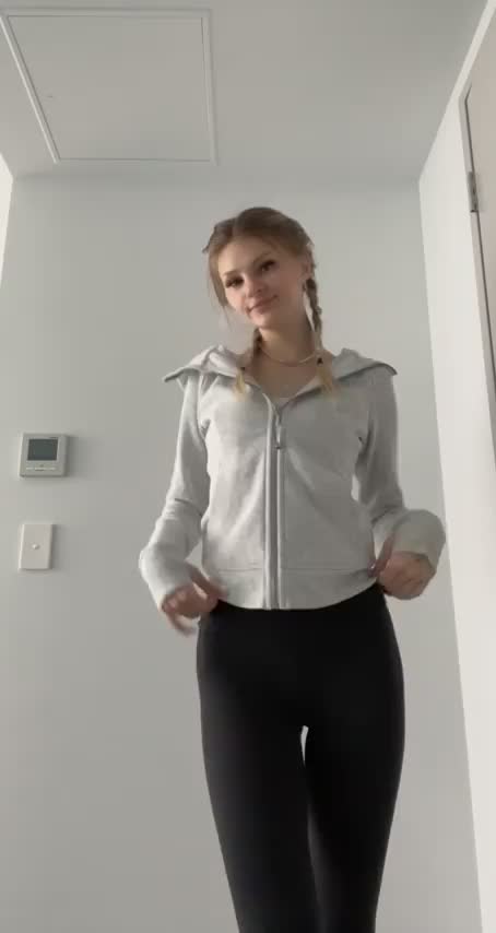 Stripping off before class for you like the 19 y.o attention slut I am 🤭 : video clip