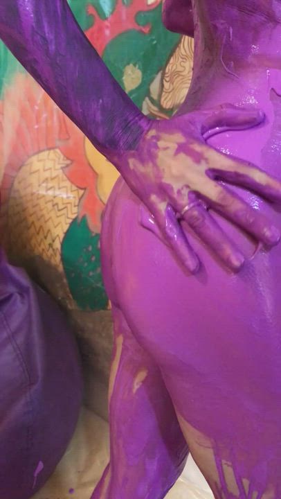 If even one person likes my ass covered in paint he can fuck it : video clip