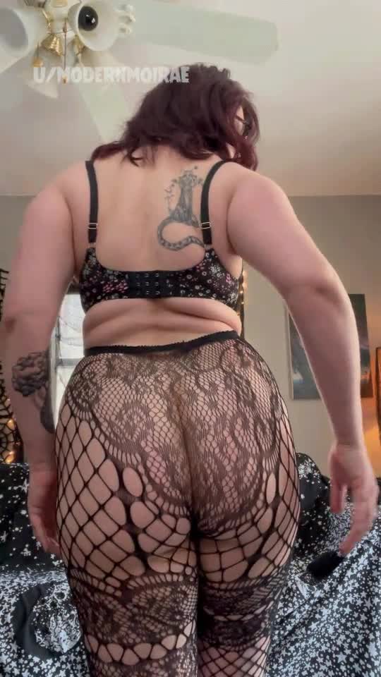do you like thick tall chicks? i’m 5’11” : video clip