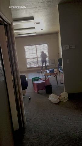 Freeuse Latina Cleaning Lady : video clip