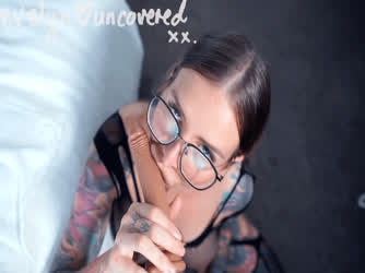 Blowjob eye contact : video clip