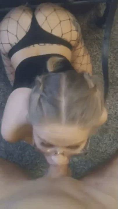 On Her Knees : video clip