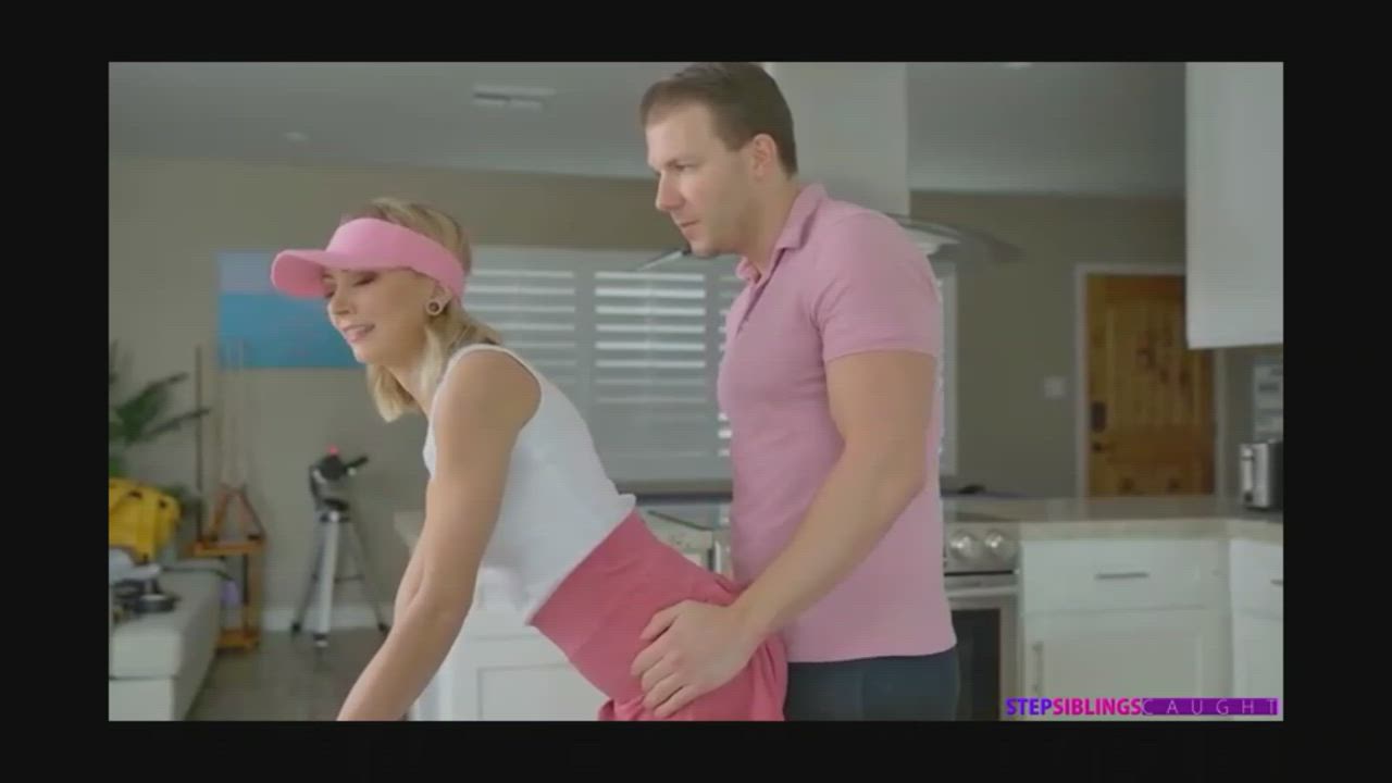 Chloe Temple - Step Bro Gets A Hole In One : video clip