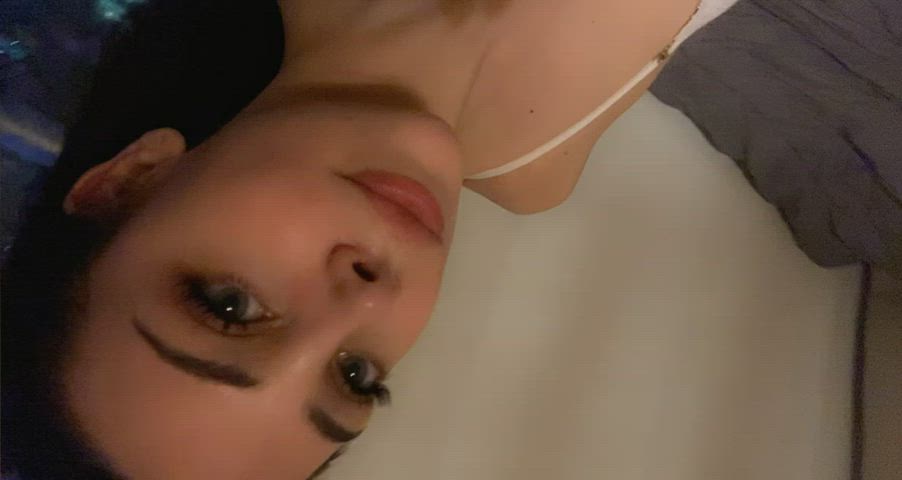 I want somebody lick my boobs : video clip