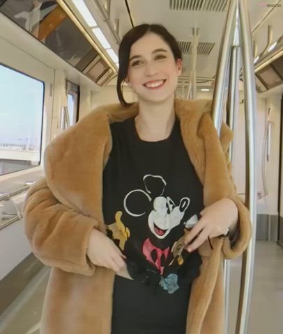 absolutely gorgeous : video clip