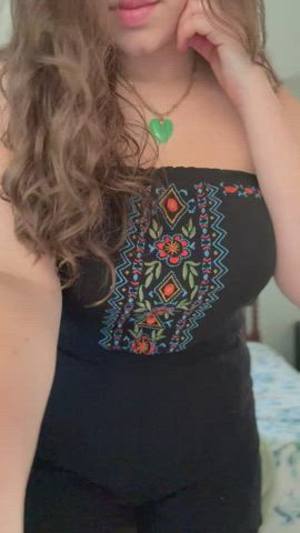 i'm a small snack with big bouncy titties :) : video clip